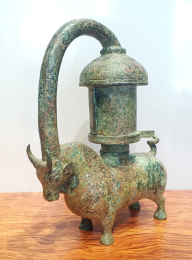 汉代灯具青铜器仿古摆件铜牛灯