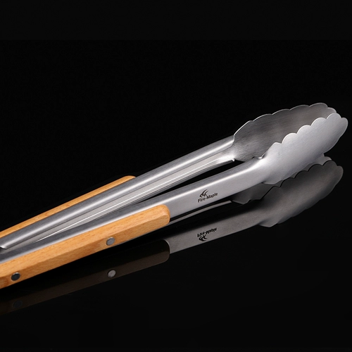 Портальный портальный портал портальной дикой дикой природы на клене с кленом.