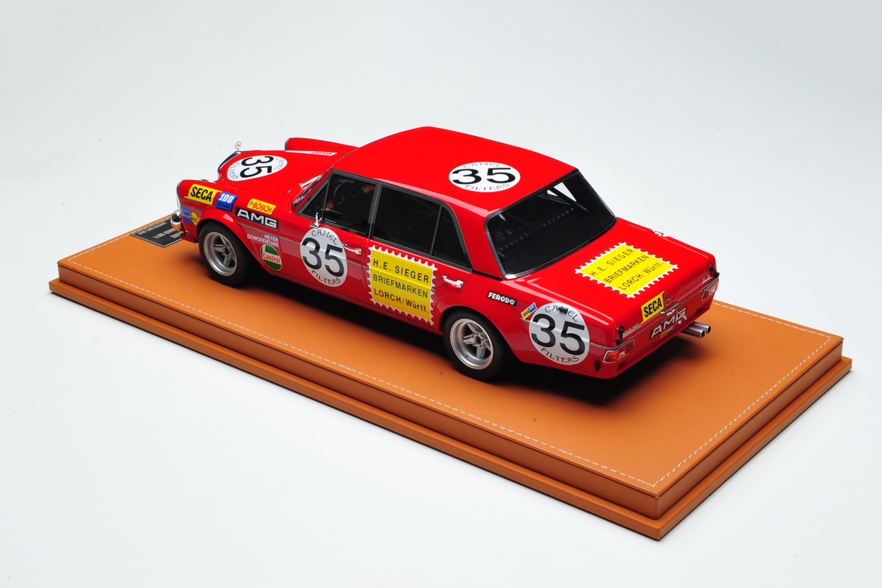 GOC x Naiska Garage 1:18 奔驰 AMG 300 SEL W109 红猪涂装 车模 - 图1