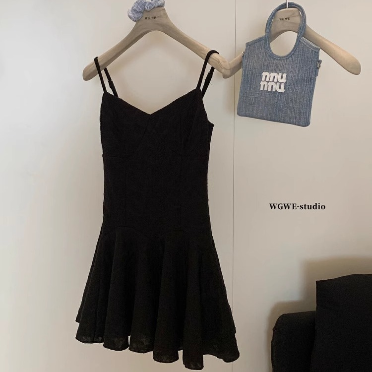 今年流行性感辣妹吊带连衣裙独特漂亮设计感收腰修身a字短裙子夏 - 图2