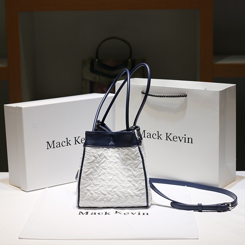 香港Mack jasiose专柜真皮小众高级感今年流行褶皱斜挎水桶包包女 - 图0