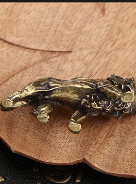 黄铜狮王挂件，古铜色威武狮子，