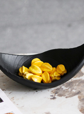 侘寂风美式仿实木果盘摆件民宿茶室设计师艺术月牙小船收纳盘饰品