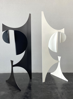 黑色金属几何摆件，现代简约艺术