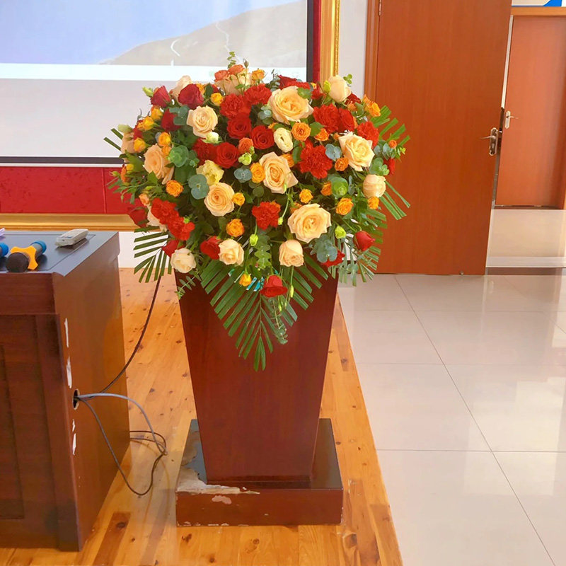 发布会宴会议桌花演讲台花胸花平顶山叶县郏县舞钢汝州市鲜花同城