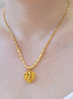 妈妈辈人手一条的项链~金店同款镀24K金色项链爱心鸡心项链水波链