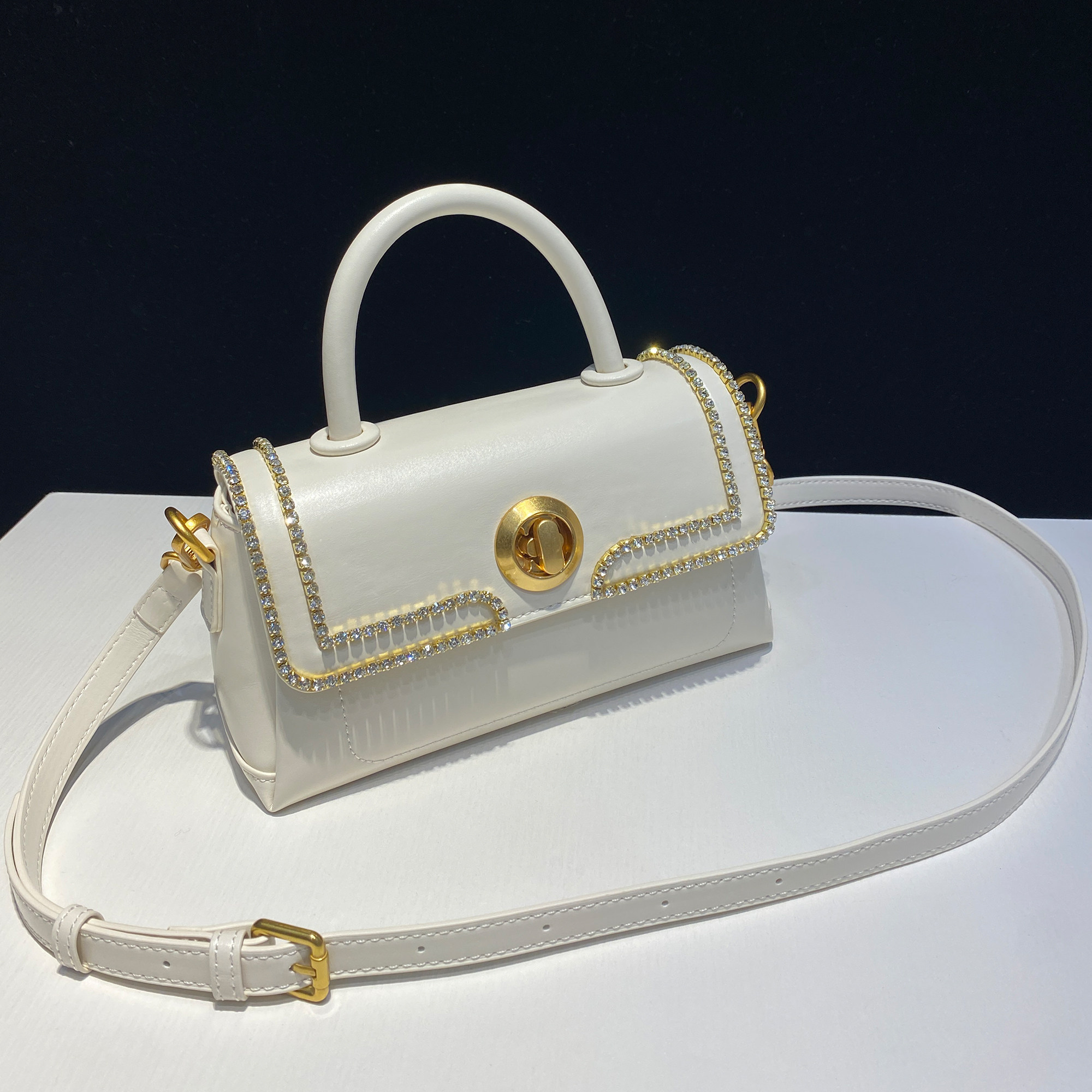 白色包包小众设计时尚简约手提包2025新款水钻小包百搭斜挎包女包,淘宝优惠券,粉丝福利购,淘宝优惠卷