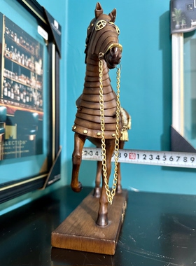 外贸样品美式西部复古仿木铠甲战马树脂摆件轻奢古典马术马到成功