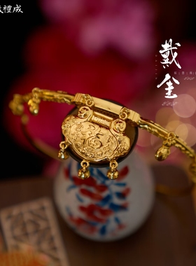 宝宝周岁抓周戴金长命锁项链