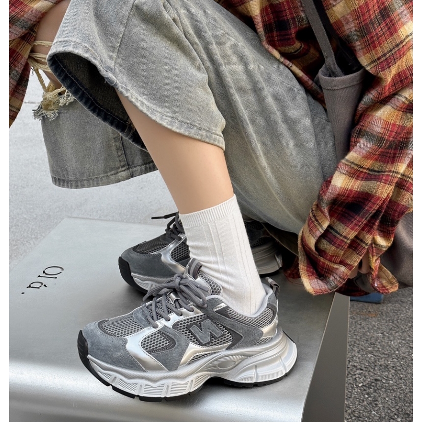 明星同款老爹鞋女2024秋季新款真皮运动鞋轻便厚底爆款慢跑鞋N字