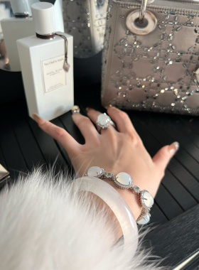 如玉 白月光高冰正圈白色气质手镯石英岩玉镯子高透轻奢手镯