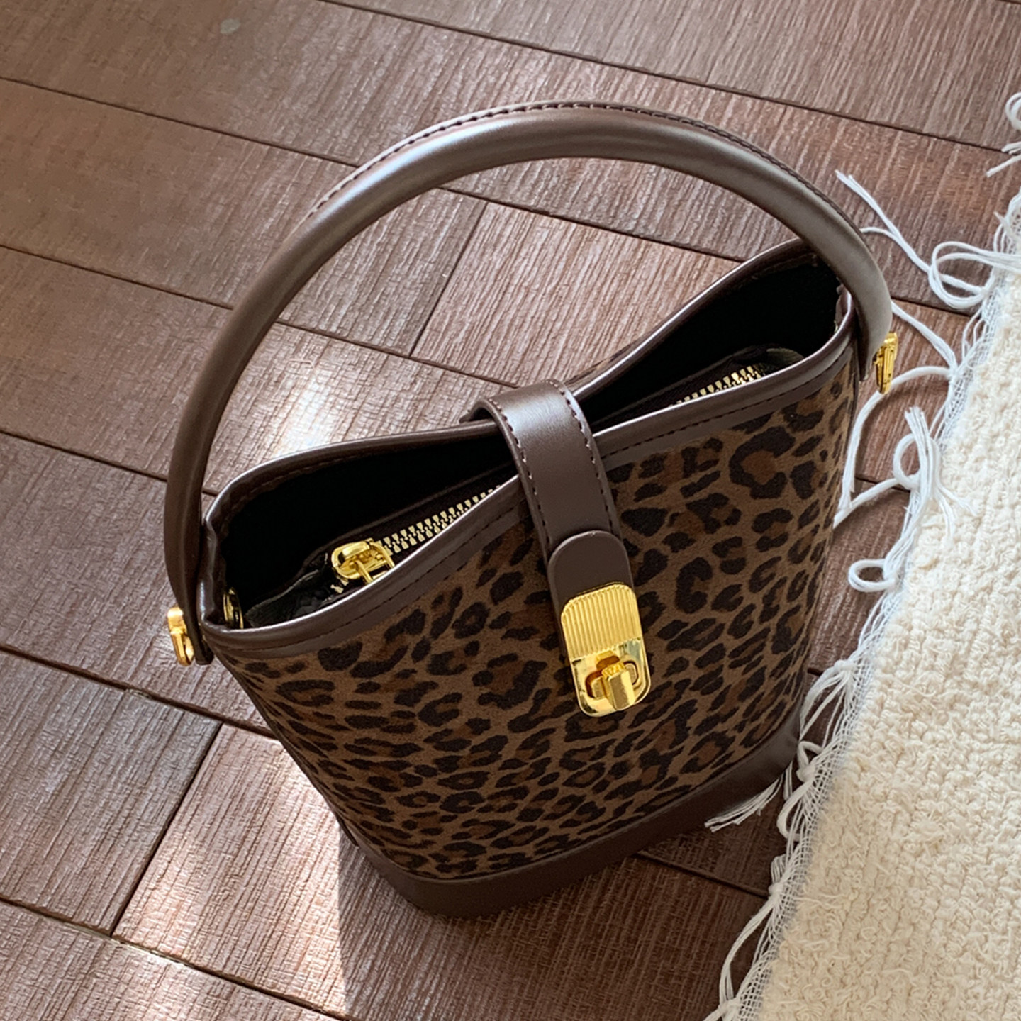 美拉德今年流行爆款包包女秋冬2025新款豹纹小众斜挎包复古水桶包,淘宝优惠券,粉丝福利购,淘宝优惠卷