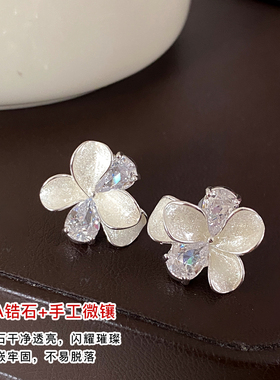 DSTYLE薄涂白色星光滴釉花朵耳环