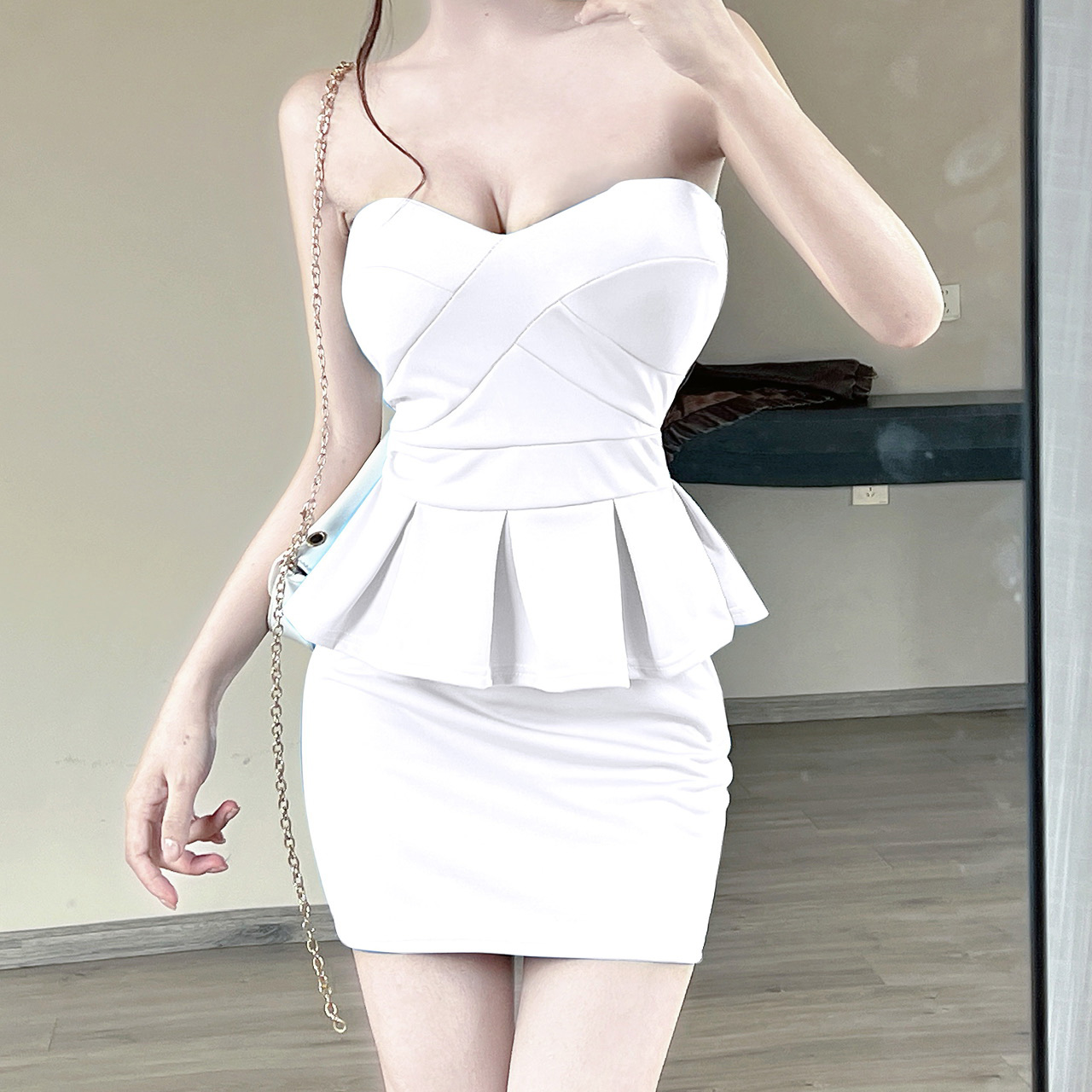 性感辣妹抹胸连衣裙女夏季2024新款短裙纯欲风修身显瘦包臀裙子潮 - 图1