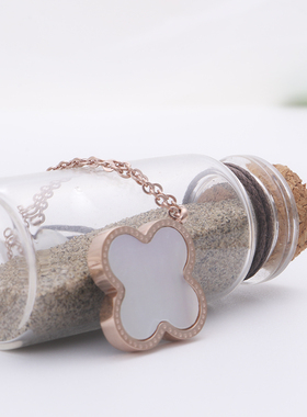 日韩风四叶草钛钢吊坠黑白锁骨链