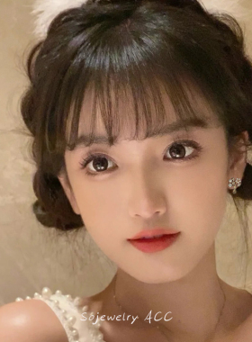 小小的手捧花法式蛋白石花朵耳钉