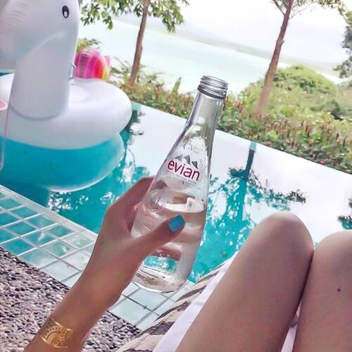 法国进口evian依云矿泉水330ml/500ml*24小瓶/整箱高端家庭饮用水 - 图2