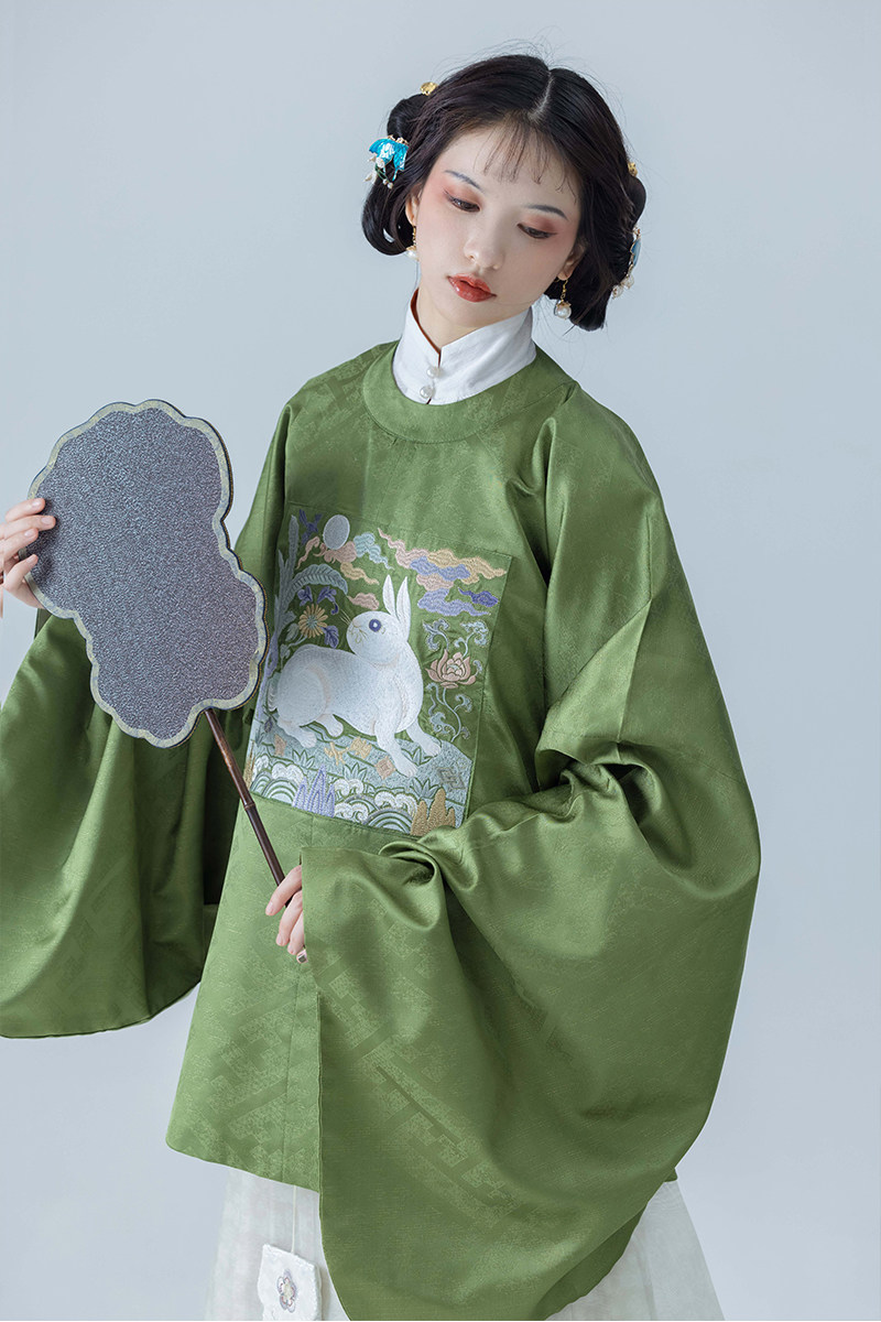 【上遥居】兔卯卯 明女秋冬绿绣花圆领兔补印花纱马面 限时折扣,淘宝优惠券,粉丝福利购,淘宝优惠卷