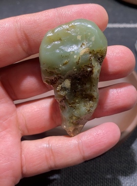 捡漏价新疆和田玉戈壁籽料青玉原石沙漠绿天然太湖石造型手把手搓