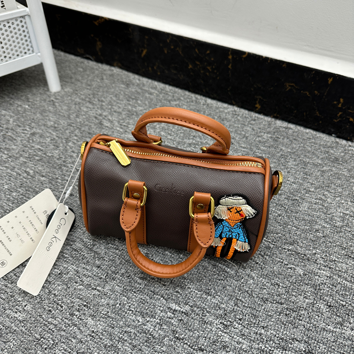 出口西班牙简约小众单肩斜挎包时尚复古卡通刺绣拉链手提波士顿包,淘宝优惠券,粉丝福利购,淘宝优惠卷