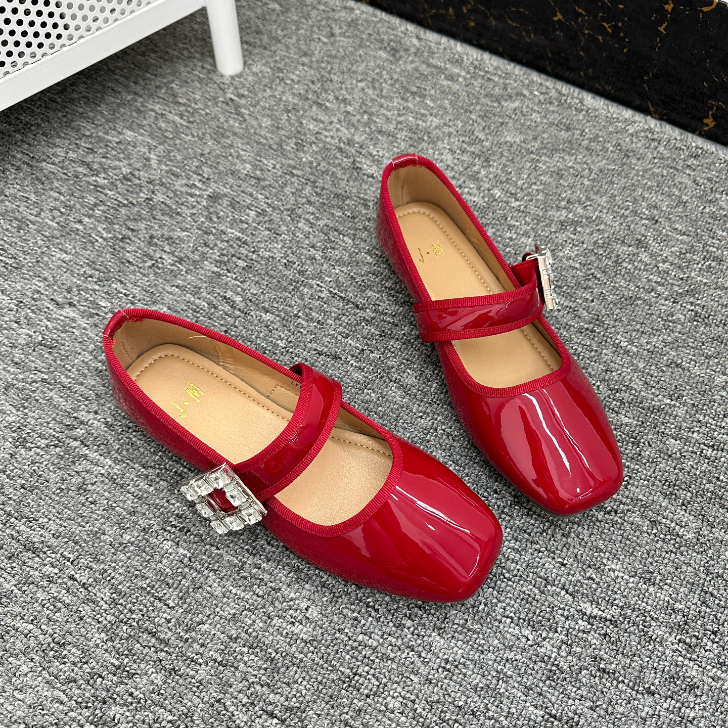 2025夏季大码水钻扣浅口单鞋漆皮方头柔软好穿平底气质玛丽珍女鞋,淘宝优惠券,粉丝福利购,淘宝优惠卷