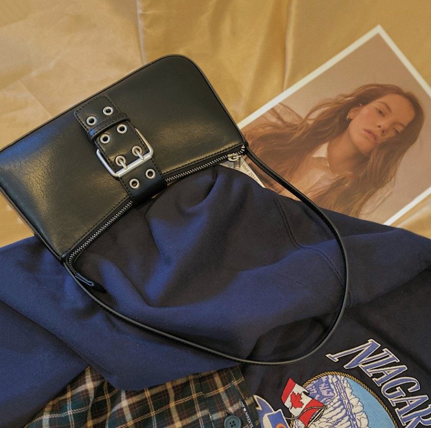 复古冷淡风皮扣设计腋下黑包包女2020早春新款百搭单肩挎包潮,淘宝优惠券,粉丝福利购,淘宝优惠卷