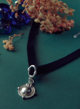 APT702天鹅绒雕花吊坠项链