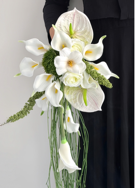 青藤绕爱意，繁花证余生