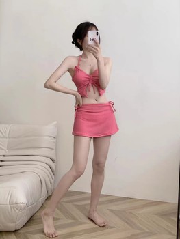 INS whitening pure lust style bikini three piece set sweet and sexy rose red ອິນ​ເຕີ​ເນັດ​ສະ​ໄຕ​ທີ່​ມີ​ຊື່​ສຽງ​ສະ​ໄຕ​ນ​້​ໍາ​ຫາດຊາຍ