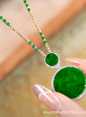 新款幸运花吊坠女款仿和田玉苹果绿猫眼石镶嵌项链挂件高级感设计