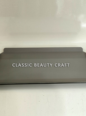 样板间卧室梳妆台道具化妆品香水相框托盘组合衣帽间首饰装饰摆件