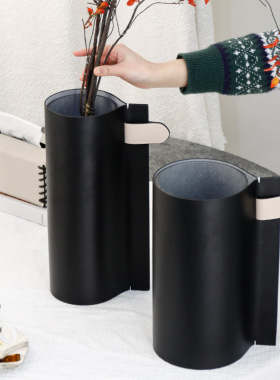 简约现代皮质花器玻璃内胆北欧风插干花皮革花瓶水培新房桌面摆件