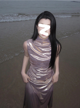 高冷御姐小心机露背长裙