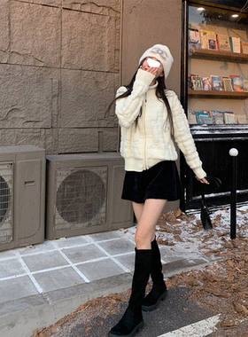 白色奶fufu立领毛衣外套女