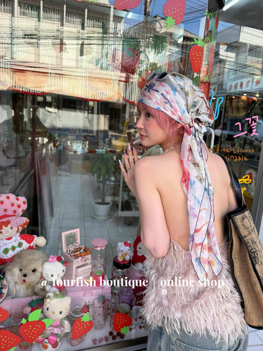 （现）小众时髦精辣妹骷髅印花丝巾方巾 多种搭配 可做抹胸 - 图2