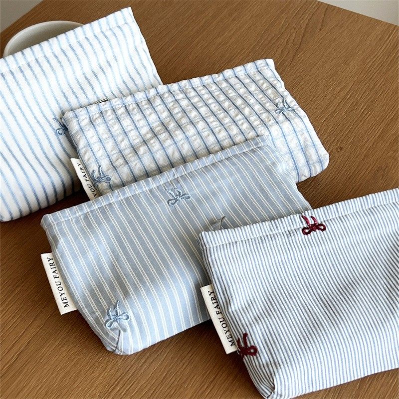 ins小众简约条纹化妆包甜美蝴蝶结收纳袋钱包小方包内胆包笔袋,淘宝优惠券,粉丝福利购,淘宝优惠卷