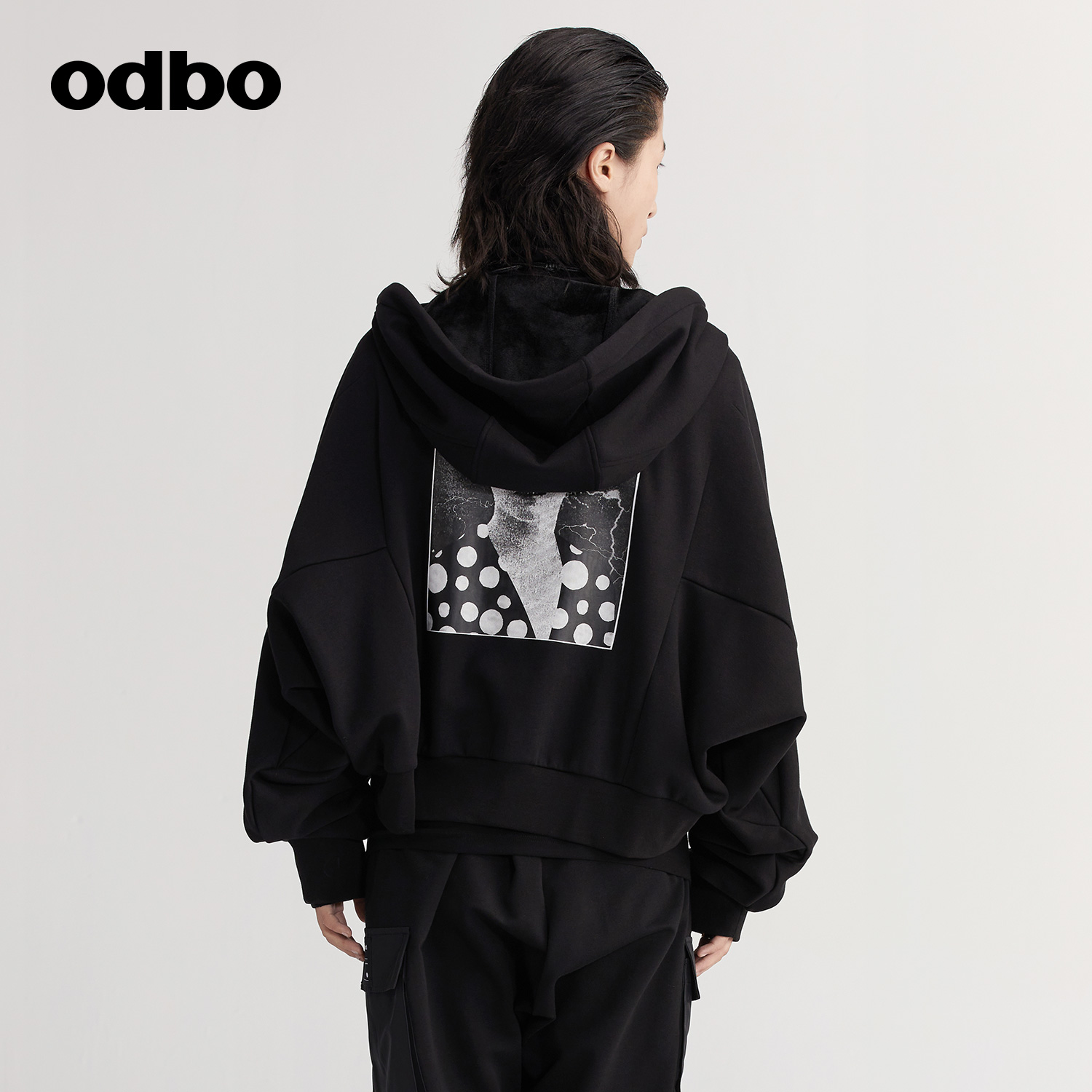 odbo/欧迪比欧原创设计时尚印花连帽短款外套女秋冬2023新款夹克