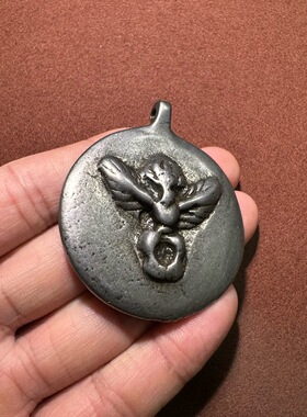 尼泊尔藏传天铁錾刻蛙嘴九宫八卦十二生肖挂件背云大鹏鸟护法吊坠