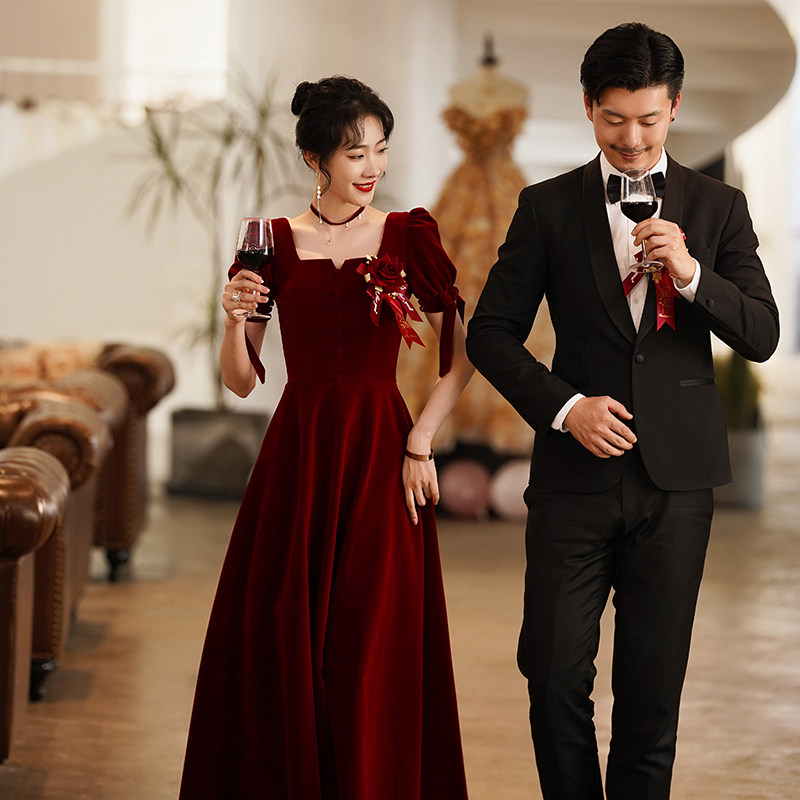 酒红色丝绒高级感敬酒服新娘2023新款结婚回门礼服女平时可穿冬季_虎窝淘