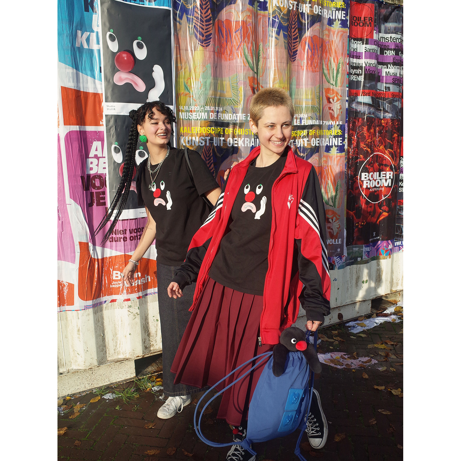 Studio1till8 “心事系列”牙痛红鼻子重磅精梳棉短袖正肩T恤女 - 图2