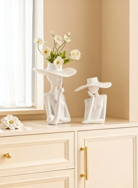 北欧轻奢人物造型装饰摆件