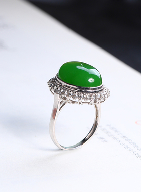 天然和田碧玉苹果绿蛋面戒指18k白金双钻镶嵌款式精致时尚百搭
