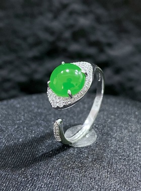 和田碧玉苹果绿蛋面戒指18k金镶嵌款式精致时尚