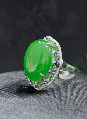 和田碧玉苹果绿蛋面戒指18k白金镶嵌款式精致时尚