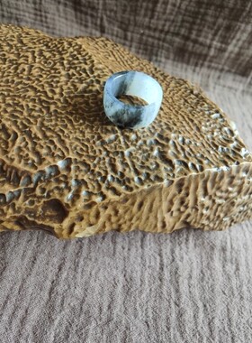 已结缘新疆和田玉籽料青花黑白相间指环