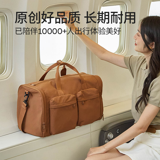 Aji's foldable travel bag is lightweight and large-capacity