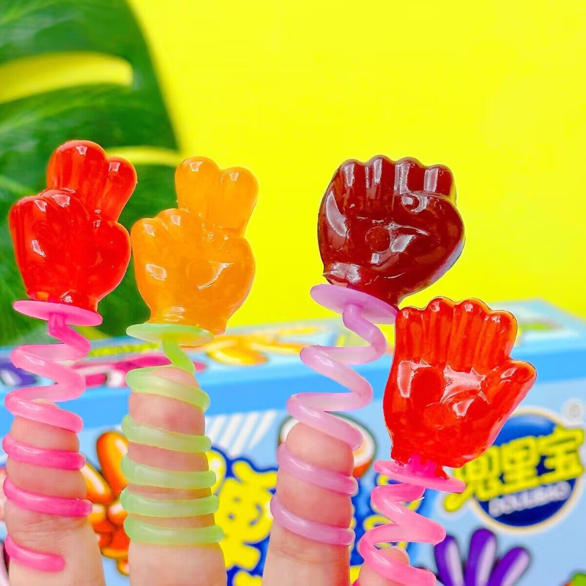 儿童创意猜拳石头剪刀布糖果可以戴在手指上的弹簧棒棒糖趣味零食 - 图2