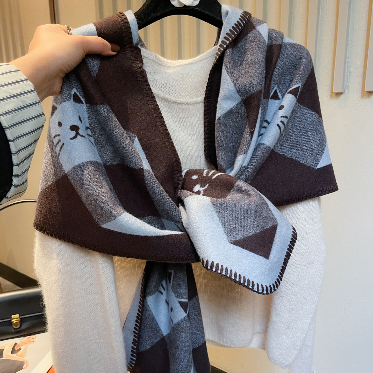 高级咖蓝双面猫咪格纹绵羊毛围巾女秋冬保暖加厚格子披肩学生围脖,淘宝优惠券,粉丝福利购,淘宝优惠卷