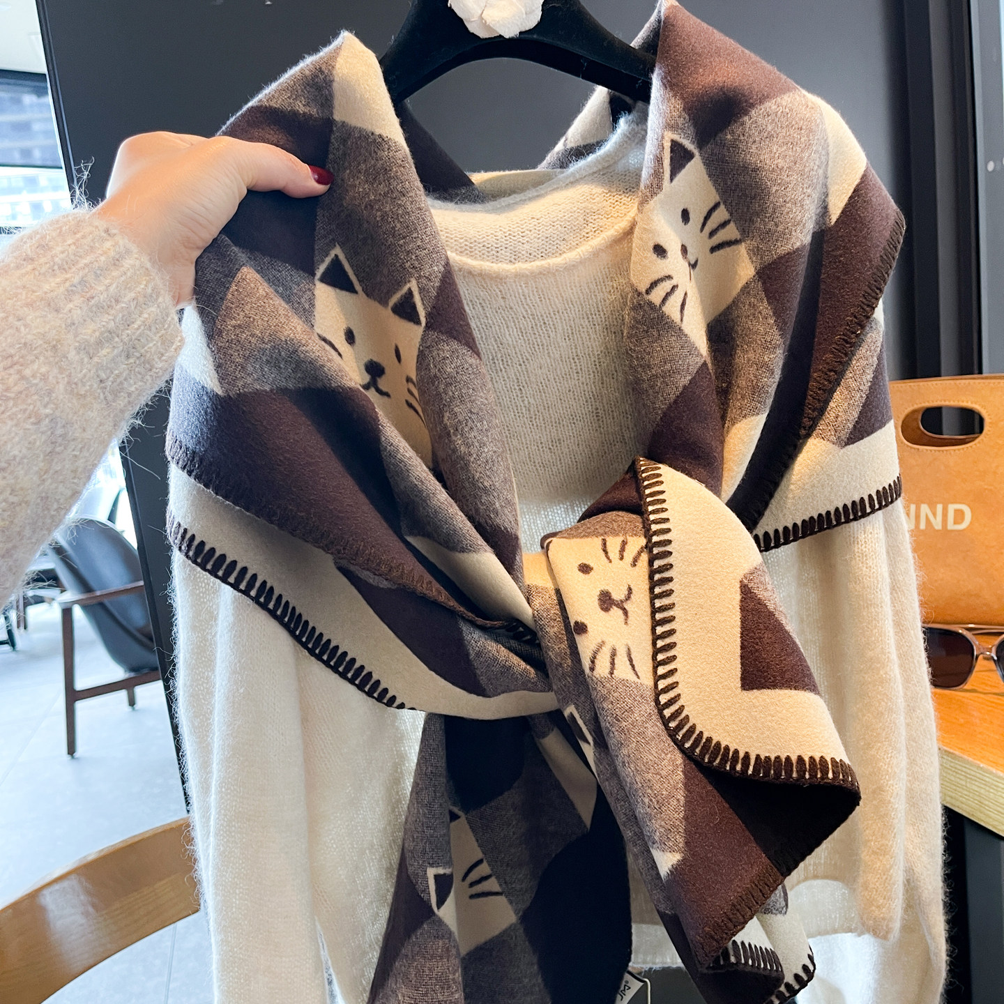 含20绵羊毛高级咖双面猫咪格纹仿羊绒围巾女秋冬保暖披肩两用围脖,淘宝优惠券,粉丝福利购,淘宝优惠卷