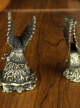 中式复古风迷你黄铜老鹰大展宏图桌面小摆件茶宠大鹏抓蛇装饰铜器